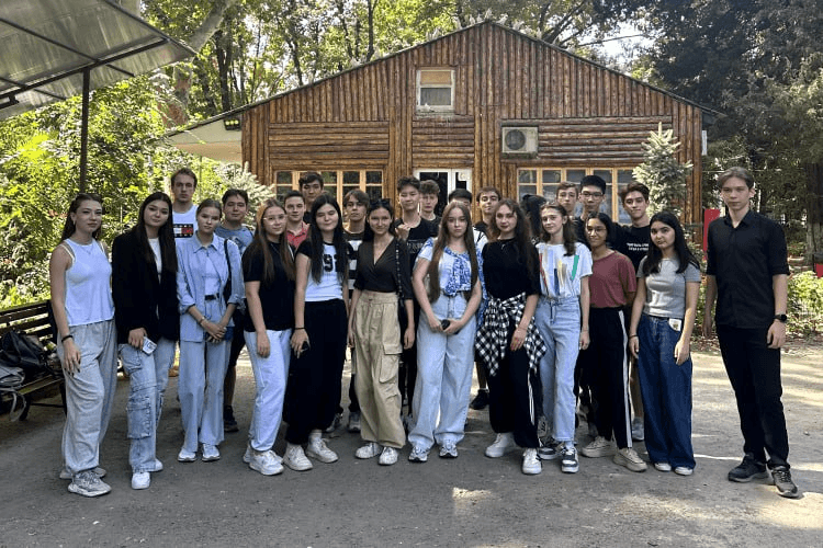 Выездная прогулка в Ботанический сад для первокурсников